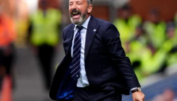 La Premiership écossaise reprend avec McInnes ajoutant une nouvelle dimension à la rivalité Old Firm