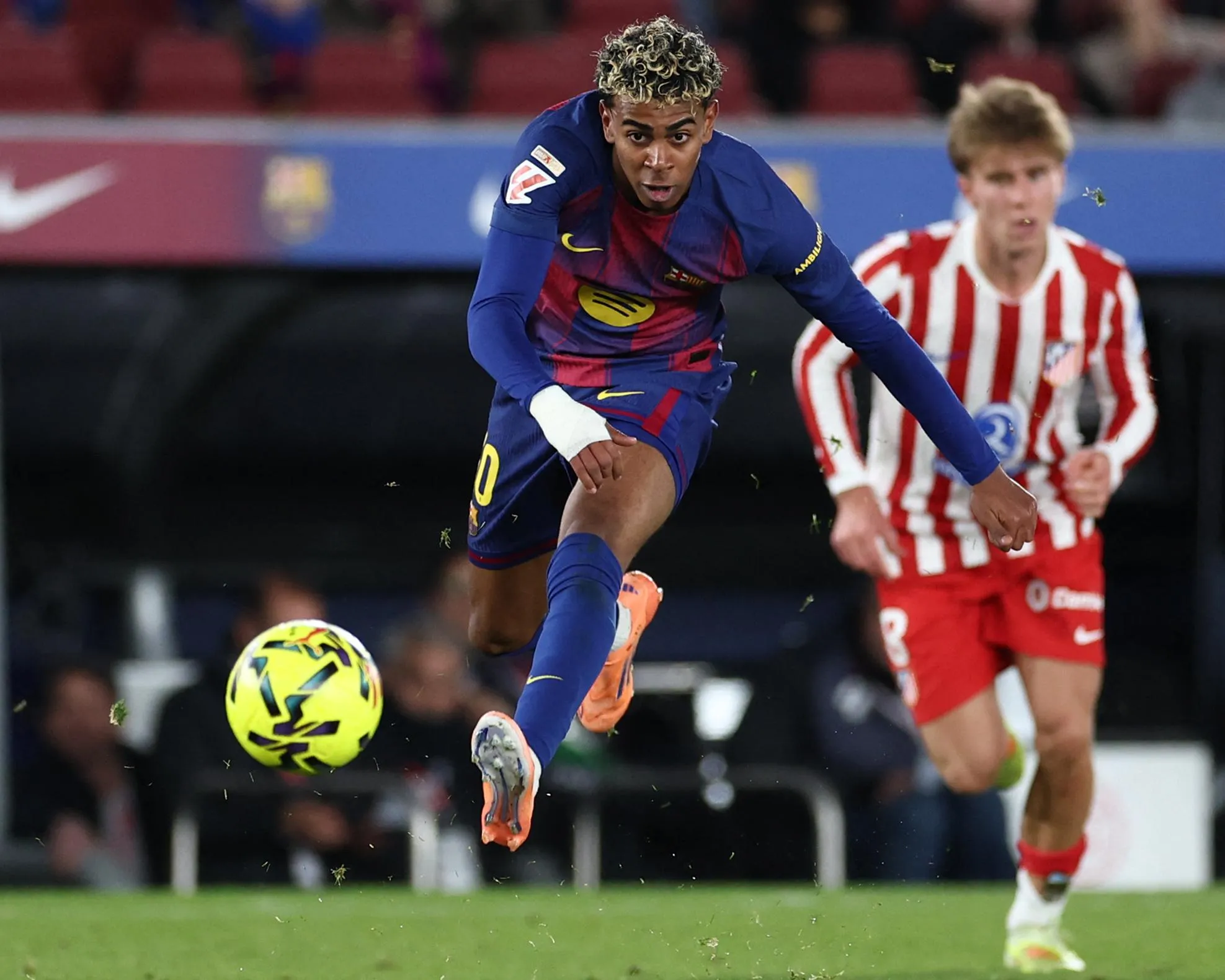 Lamine Yamal in action for Barcelona against Atlético