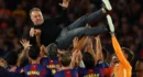 Hansi Flick transforme Barcelone en champions de La Liga dans un moment poignant