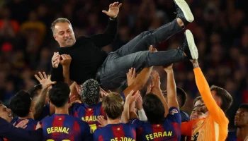 Hansi Flick transforme Barcelone en champions de La Liga dans un moment poignant