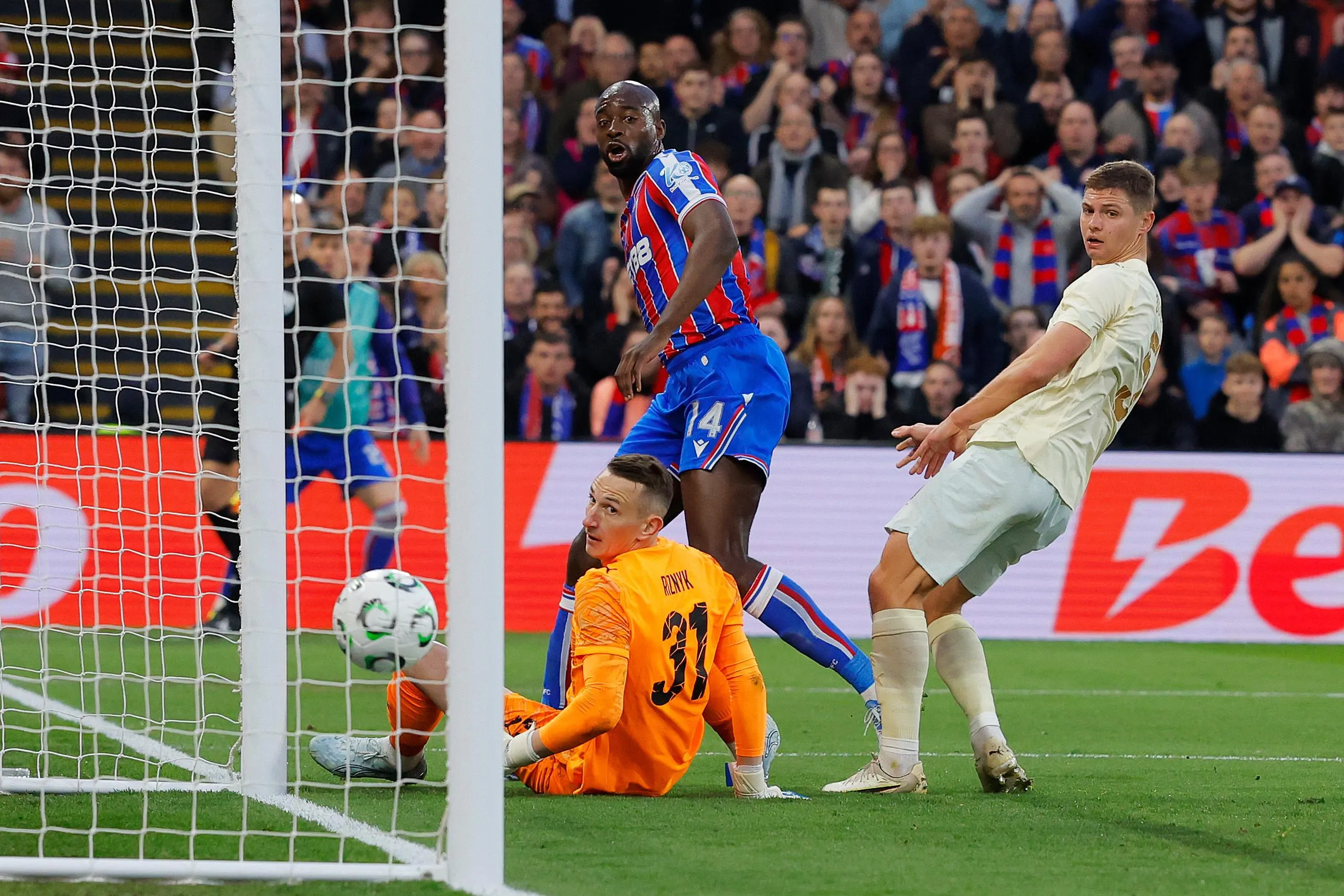 Jean-Philippe Mateta watches Daniel Muñoz’s shot deflect in to give Crystal Palace the lead against Shakhtar Donetsk