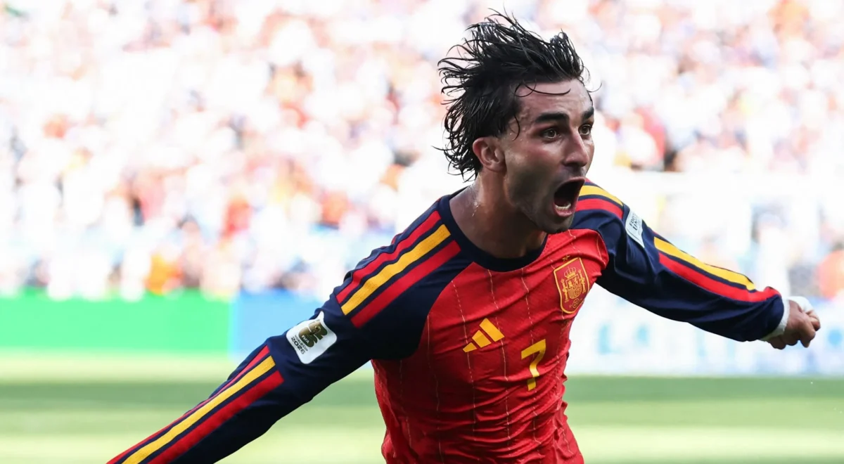 2695.jpg Paris Saint-Germain sign Ferran Torres from Barcelona in €50m deal