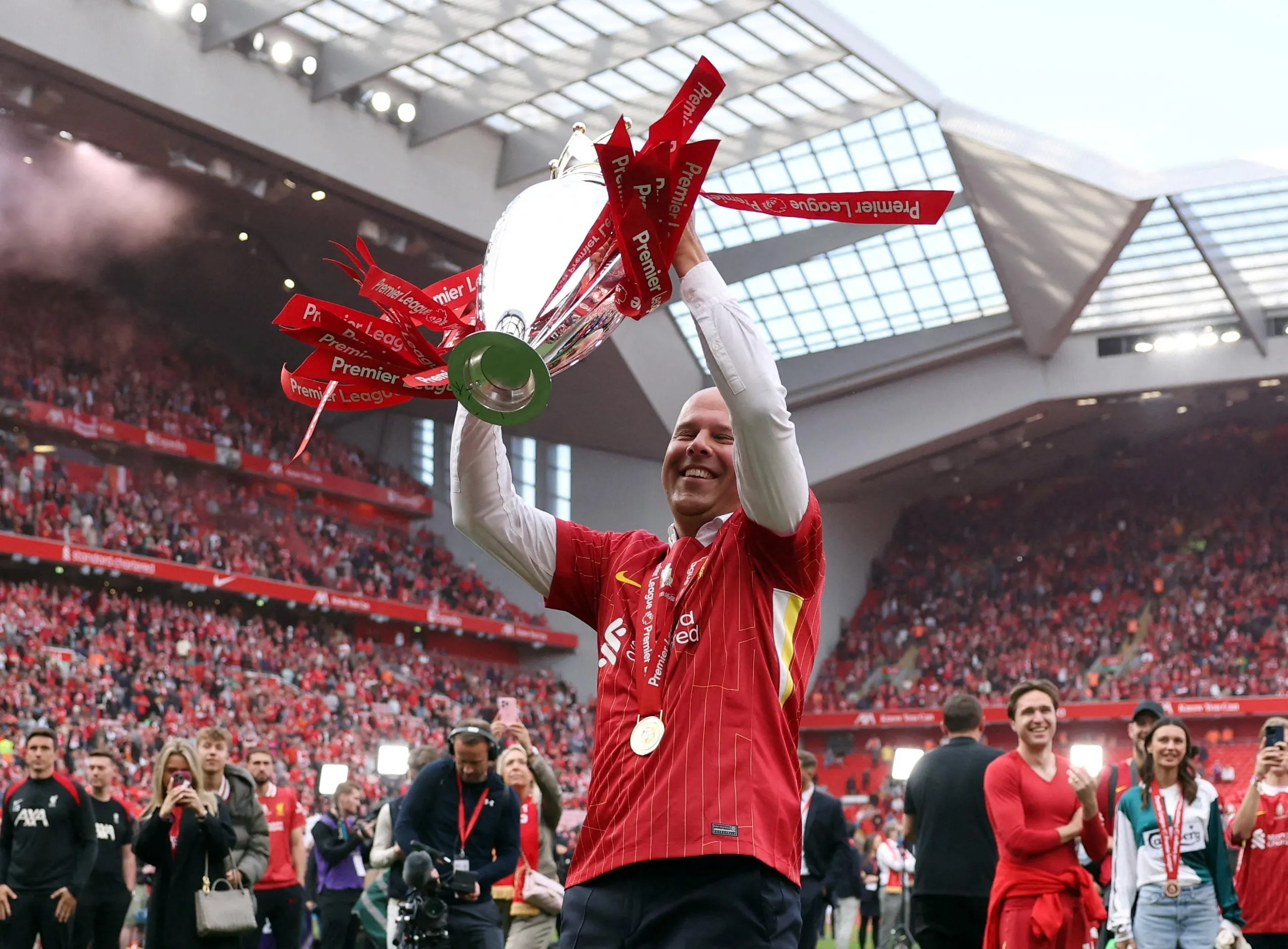 Arne Slot celebrates with the trophy after Liverpool won the 2025 Premier League