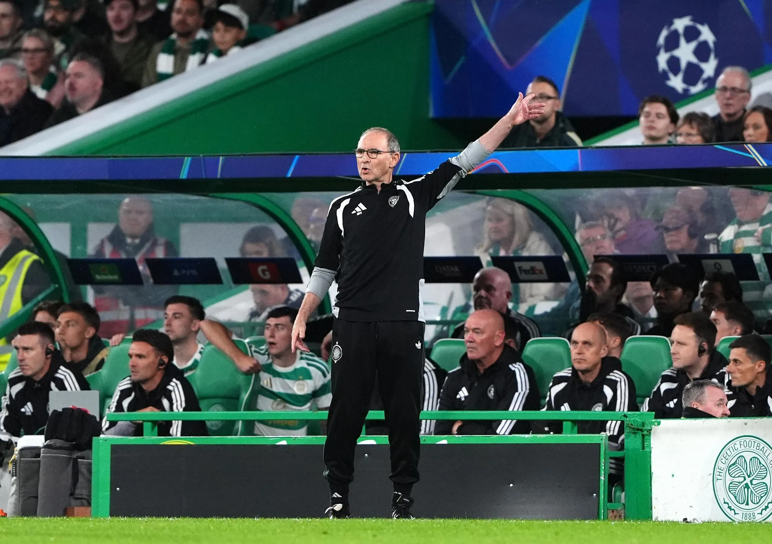 Martin O’Neill watches on as Celtic brush aside Lask in the first leg of their playoff tie.