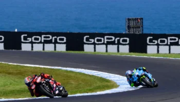 Marco Bezzecchi remporte la course sprint du MotoGP d&rsquo;Australie malgré un incident