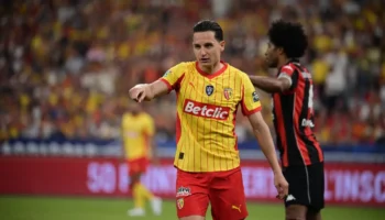 Florian Thauvin célèbre la victoire historique de Lens en Coupe de France