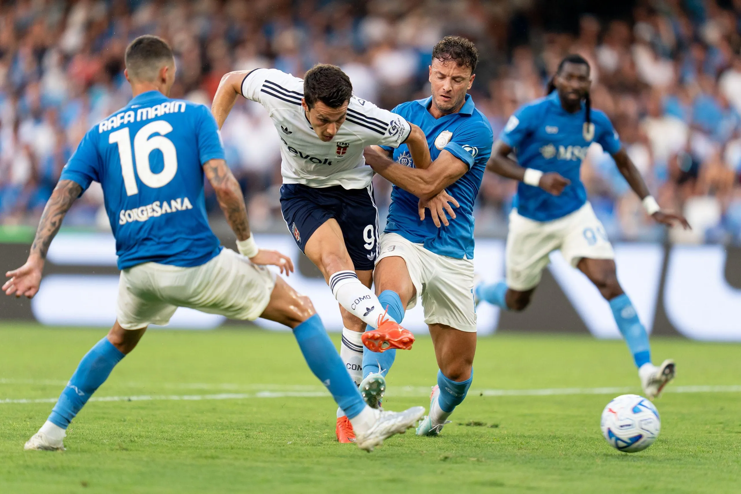 Tasos Douvikas scores Como’s second goal against Napoli.