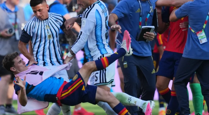 Leandro Paredes suspendu 10 matchs après une bagarre en finale de la Coupe du Monde