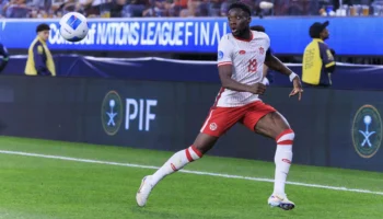 L&rsquo;agent d&rsquo;Alphonso Davies critique le Canada suite à sa blessure au genou