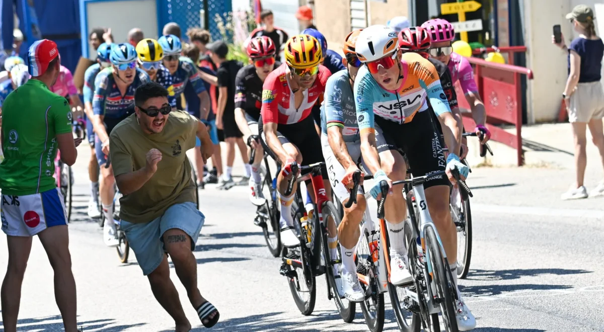 3122.jpg Motorbikes and mountains: photographing the 2026 Tour de France – photo essay