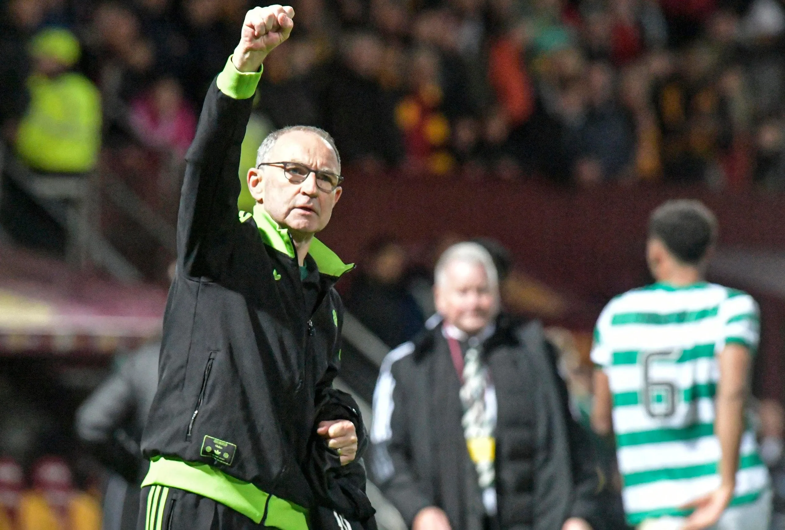 Martin O’Neill of Celtic celebrates at full-time after the win at Motherwell