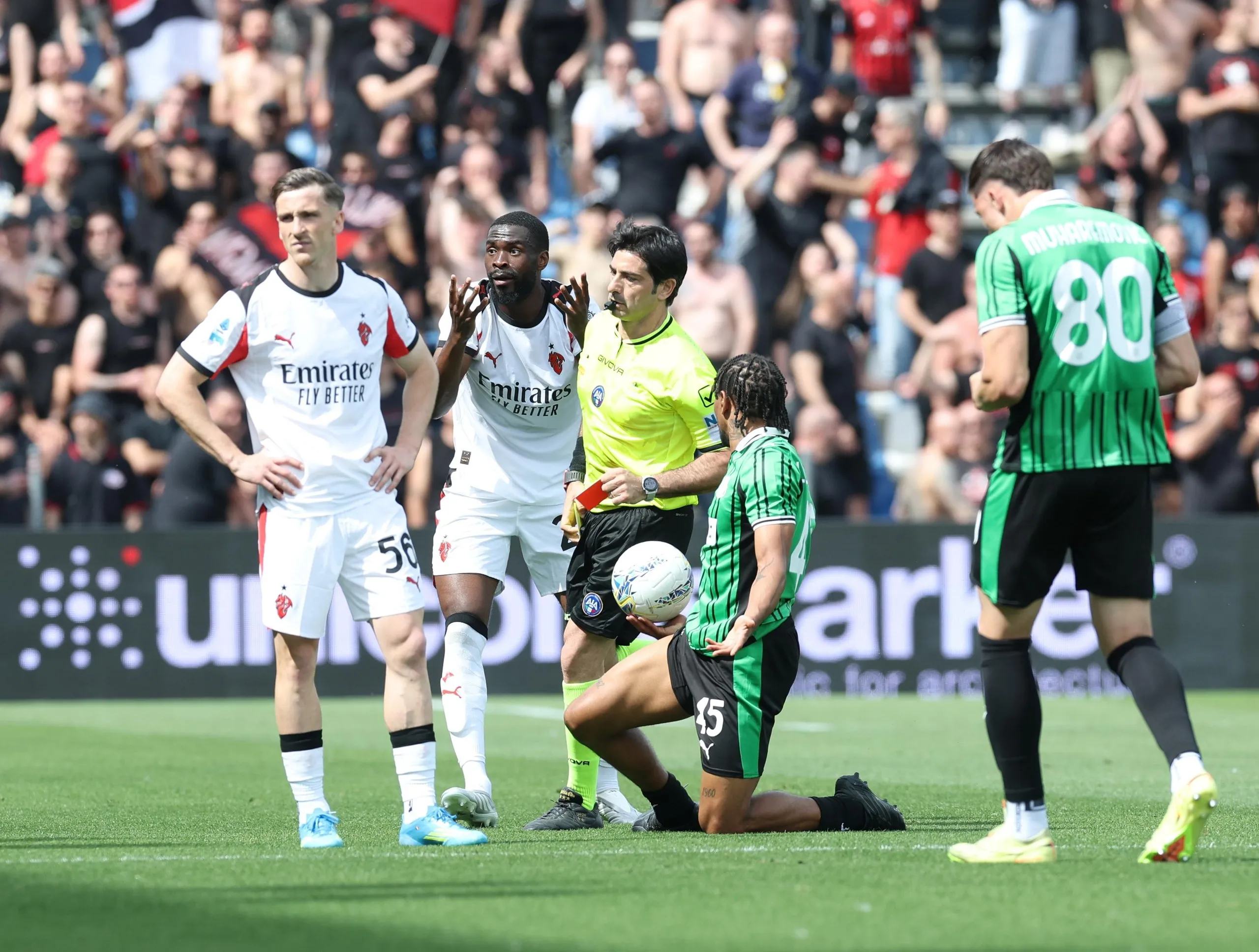 Fikayo Tomori reacts to the referee during Milan’s defeat by Sassuolo.