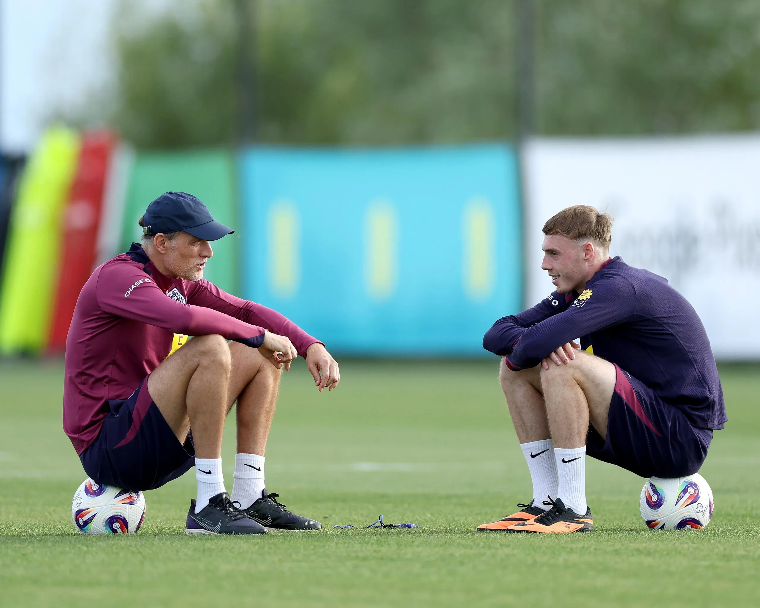 England Men International Camp<br>GIRONA, SPAIN - JUNE 02: Thomas Tuchel, Head Coach of England, talks to Cole Palmer of England during a training session at the England Men's Senior Team's training base on June 02, 2025 in Girona, Spain (Photo by Eddie Keogh - The FA/The FA via Getty Images)