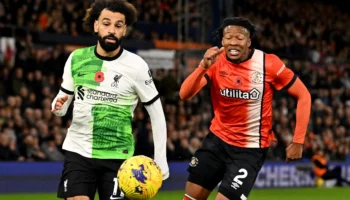 Arsenal contestent l&rsquo;arbitrage après leur défaite, Liverpool tenu en échec par Luton