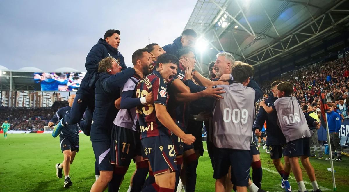 3962.jpg Luís Castro eclipses famous namesake after taking Levante to verge of safety | Sid Lowe