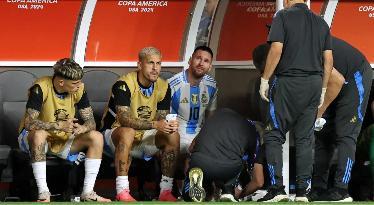 4000.jpg Lionel Messi leaves Copa América final in tears with apparent leg injury