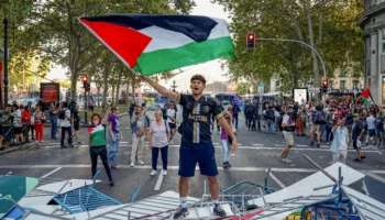 La dernière étape de la Vuelta a España abandonnée après l&rsquo;invasion de manifestants pro-Palestine