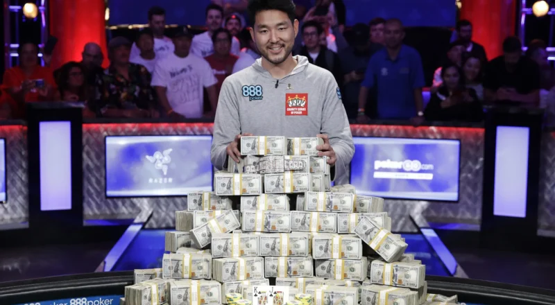 John Cynn remporte le main event des World Series of Poker et 8,8 millions de dollars
