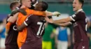 Hearts, réduit à dix, surprend Rapid Vienne aux tirs au but