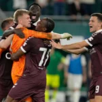 Hearts, réduit à dix, surprend Rapid Vienne aux tirs au but