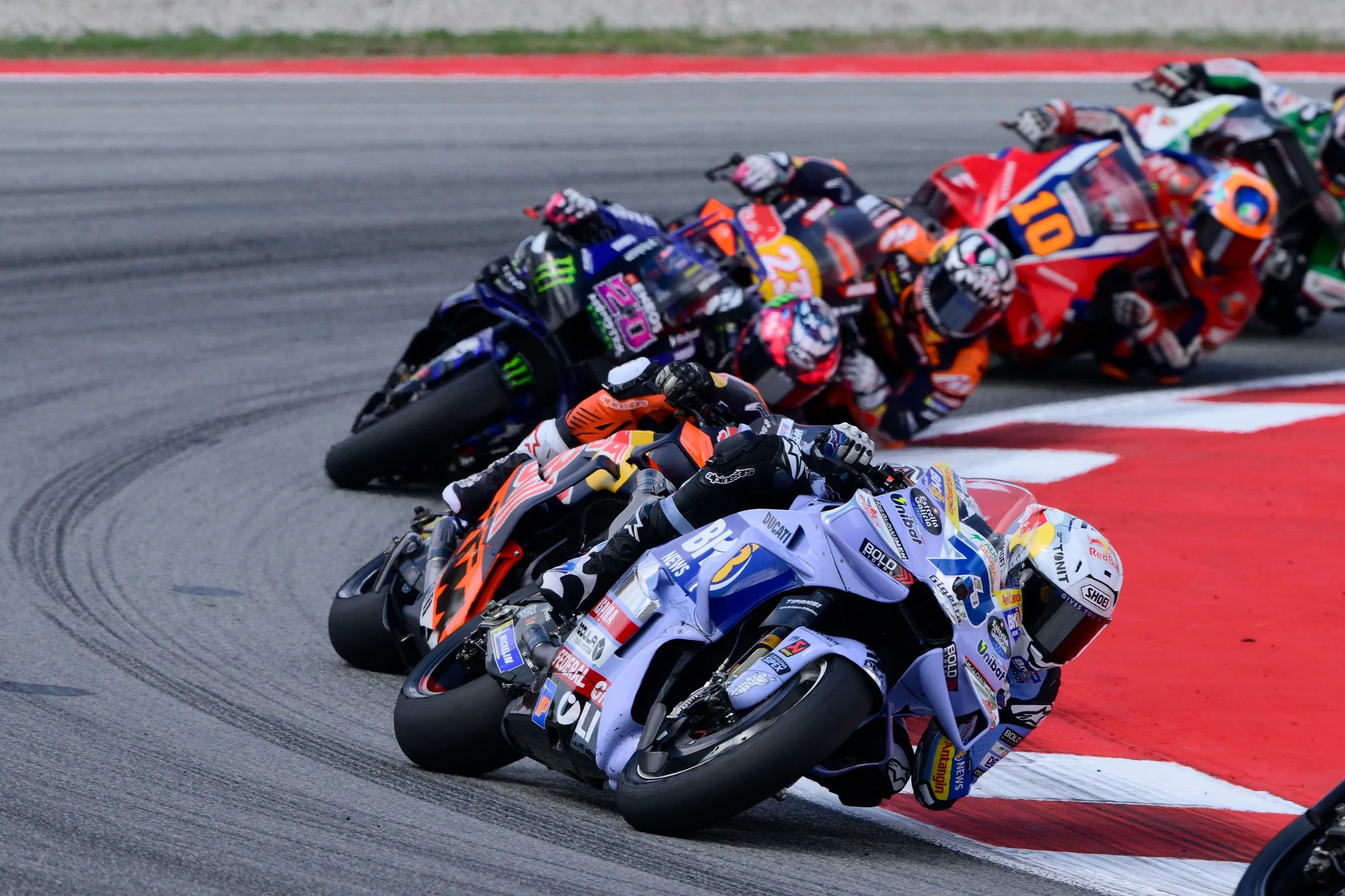 Alex Márquez navigates a corner at the Circuit de Barcelona-Catalunya.