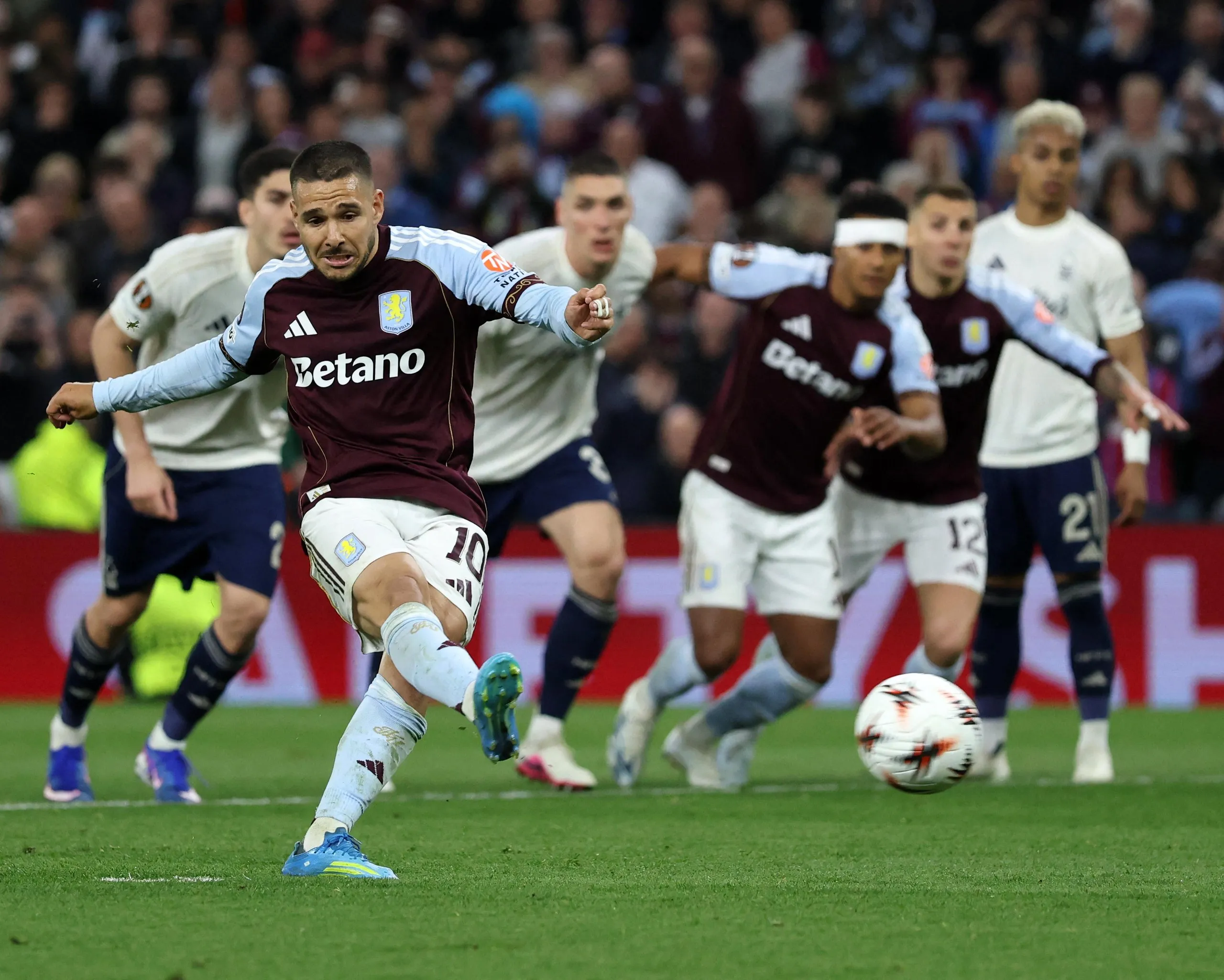 Emi Buendía fires in expertly from the spot to give Aston Villa the lead in the tie