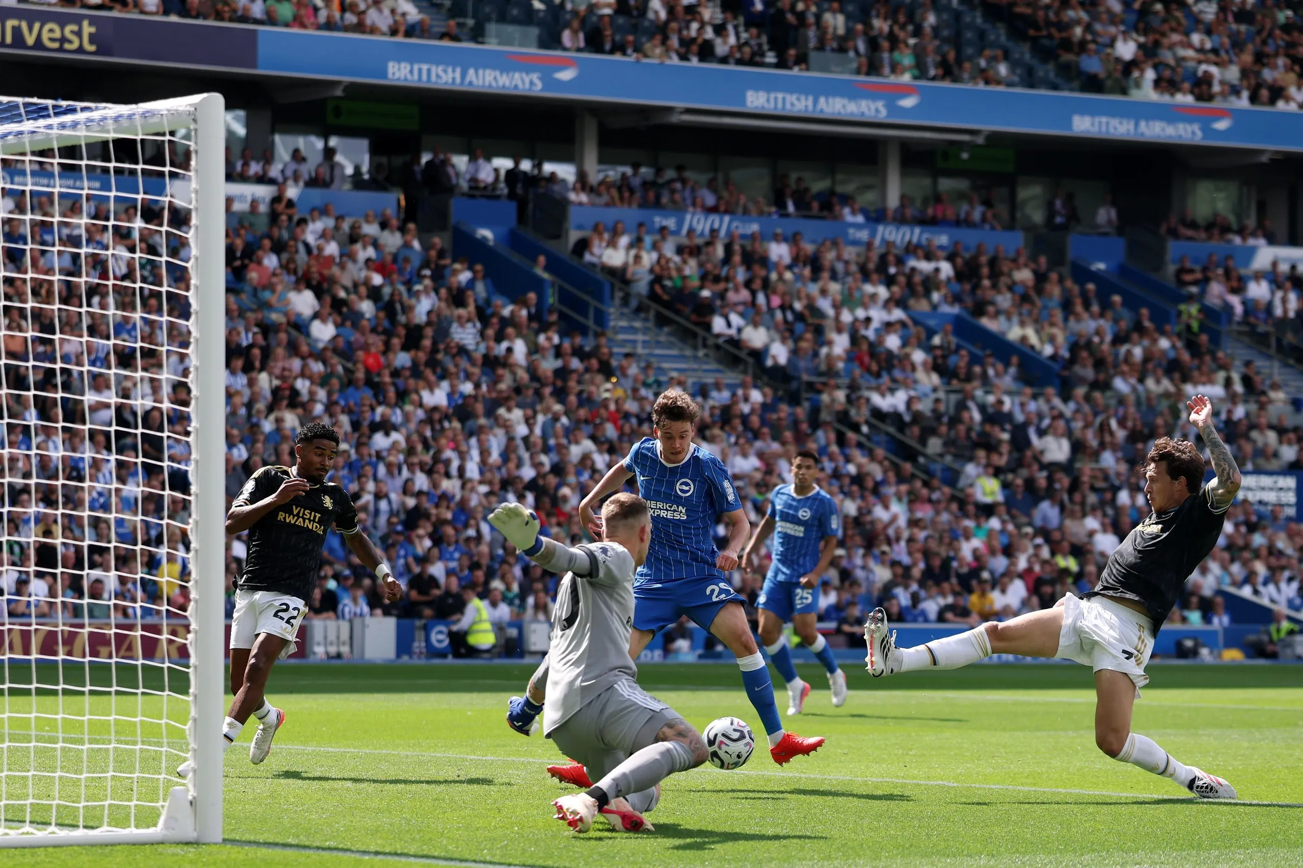 Maxim De Cuyper scores for Brighton