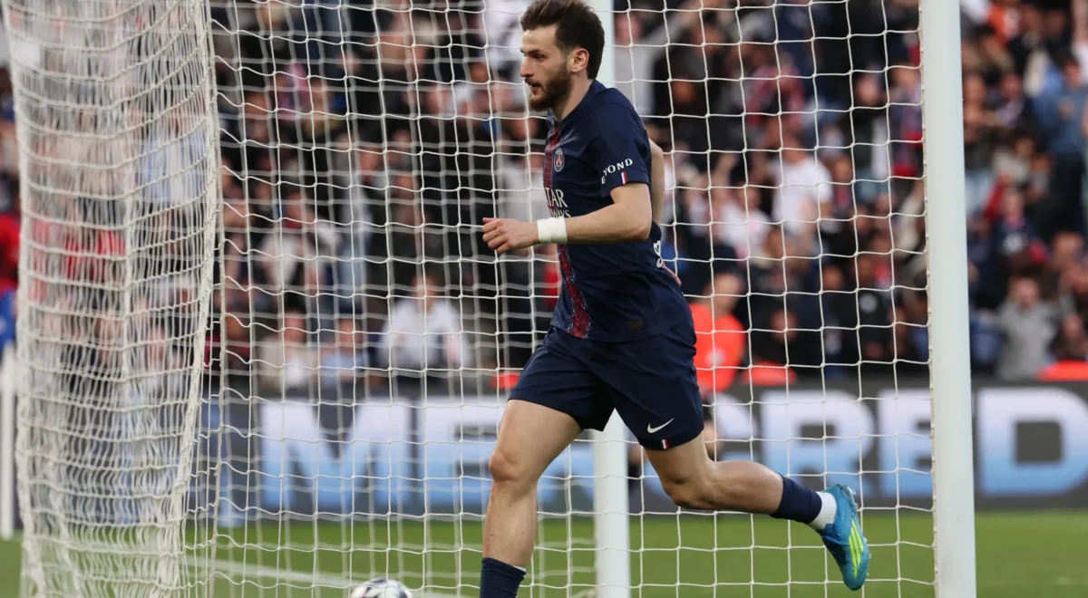 4552.jpg PSG have the edge in the Ligue 1 title race but face seven matches in 23 days