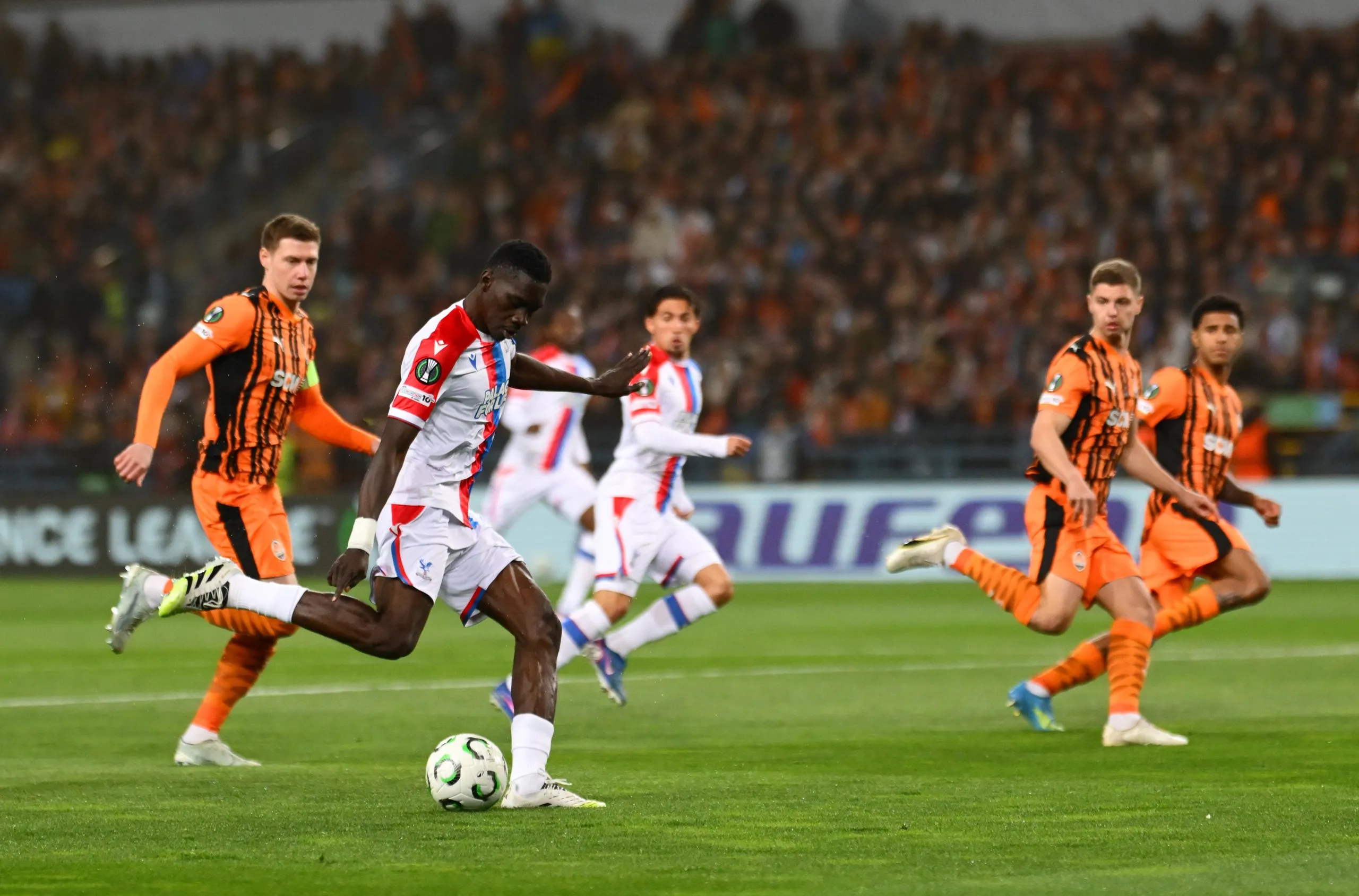 Ismaïla Sarr gives Palace the lead after 21 seconds.