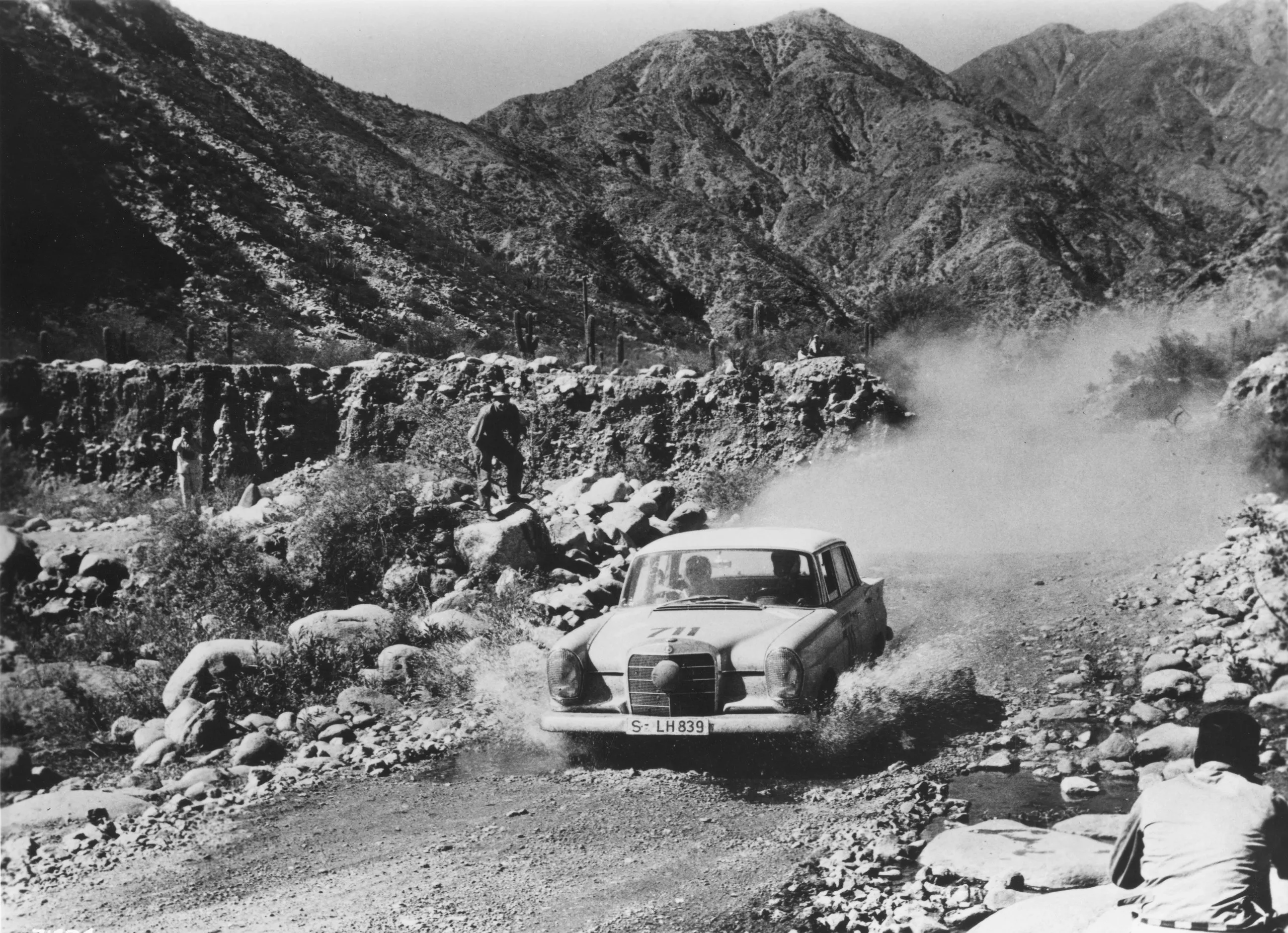 Ewy Rosqvist and Ursula Wirth navigate the Argentinian terrain in their Mercedes-Benz 300SE during the 1963 Gran Premio event.