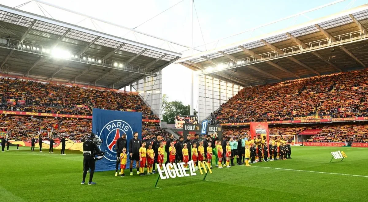 48cdc.jpg Le pile ou face de la LFP a livré son verdict : le Trophée des champions entre Lens et le PSG aura lieu à Bollaert