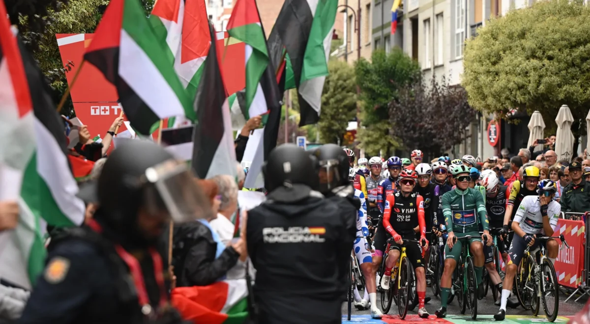 4949.jpg Riders threaten to quit Vuelta if more pro-Palestine protests disrupt race