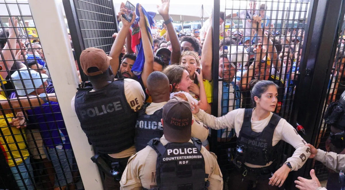 5301.jpg Copa América final marred by chaos outside stadium as fans break into venue – video