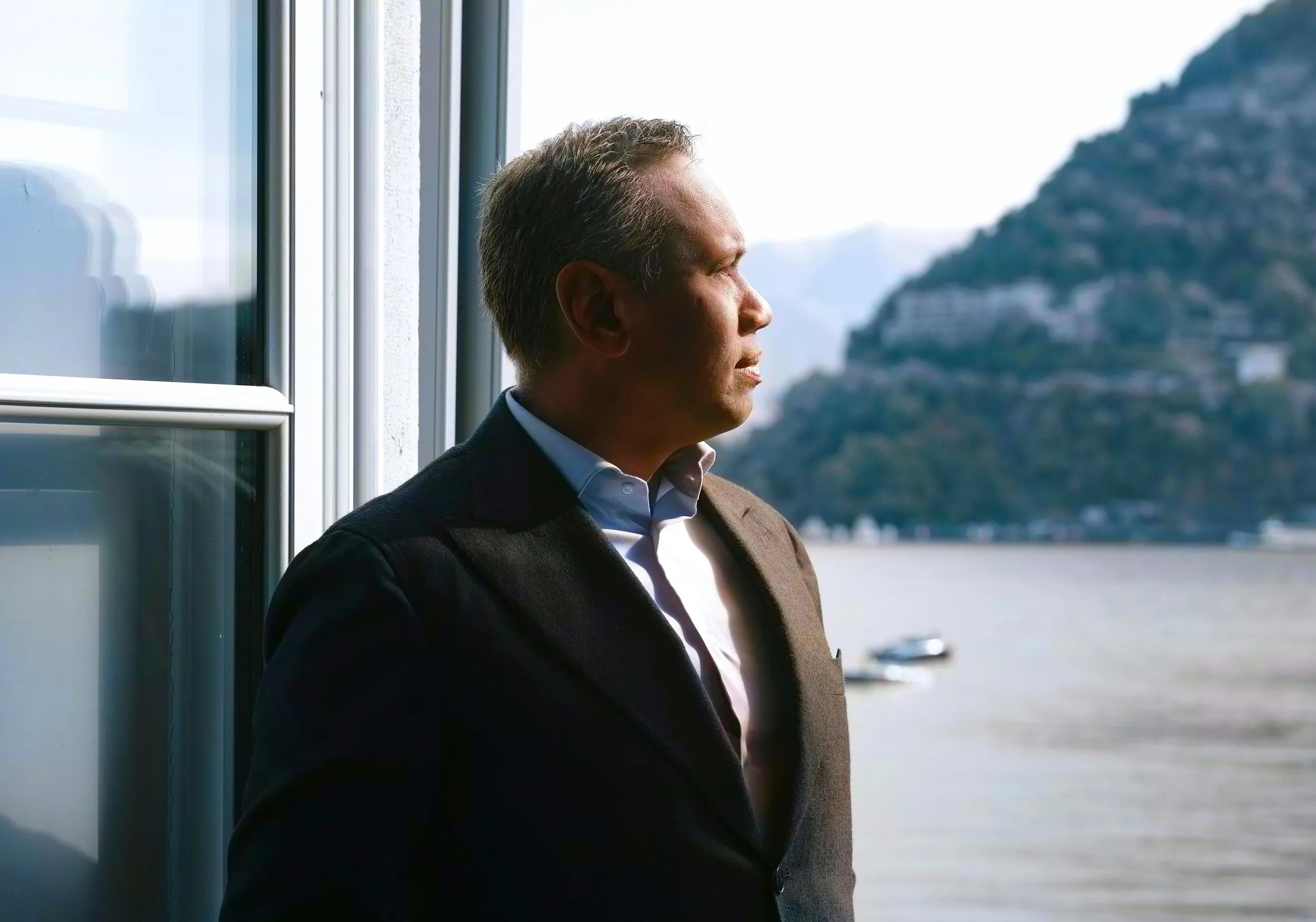 Mirwan Suwarso looks out over Lake Como
