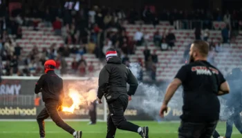 Les supporters de Nice expriment leur colère envers les propriétaires du club
