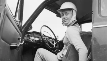 Ewy Rosqvist, pionnière suédoise des rallyes, s&rsquo;éteint à 94 ans