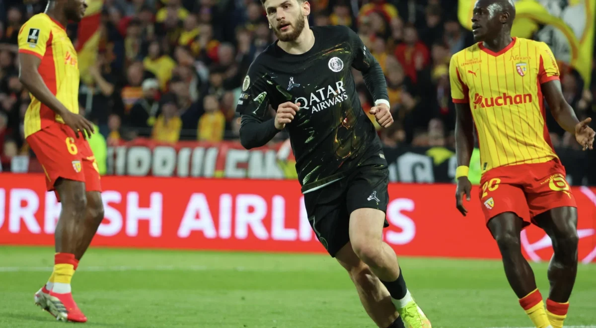 5687.jpg European football: Kvaratskhelia powers PSG to Ligue 1 title at Lens
