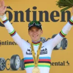 Evenepoel remporte une nouvelle victoire et relance le débat sur les tests antidopage