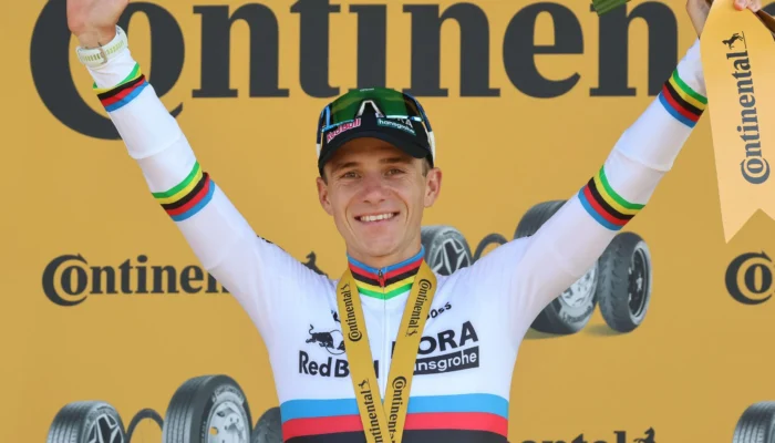 Evenepoel remporte une nouvelle victoire et relance le débat sur les tests antidopage