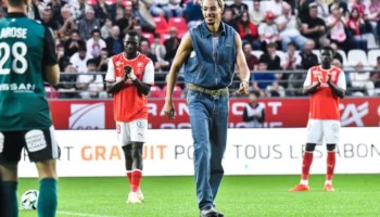 Hugo Ekitike assiste à un match de son ancien club après sa blessure