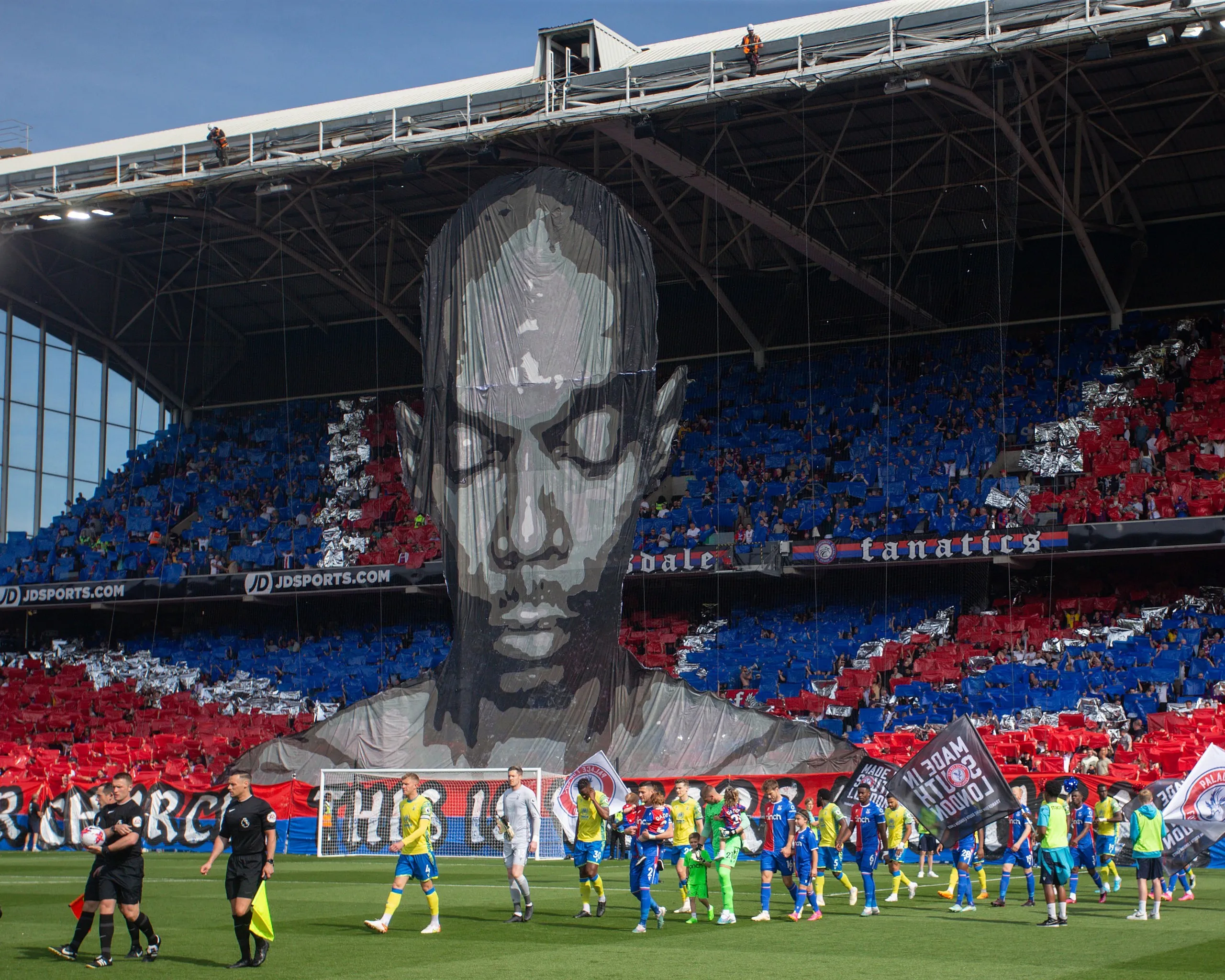 A tifo in memory of Maxi Jazz, unveiled alongside Faithless lyrics