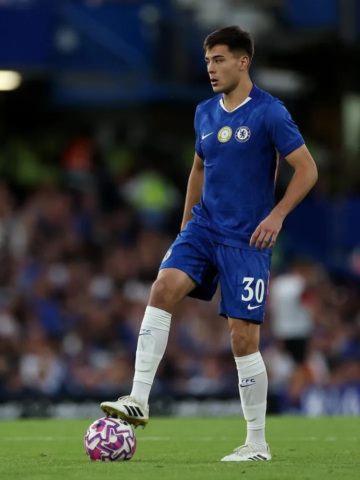 Aaron Anselmino fue al Chelsea (Instagram)
