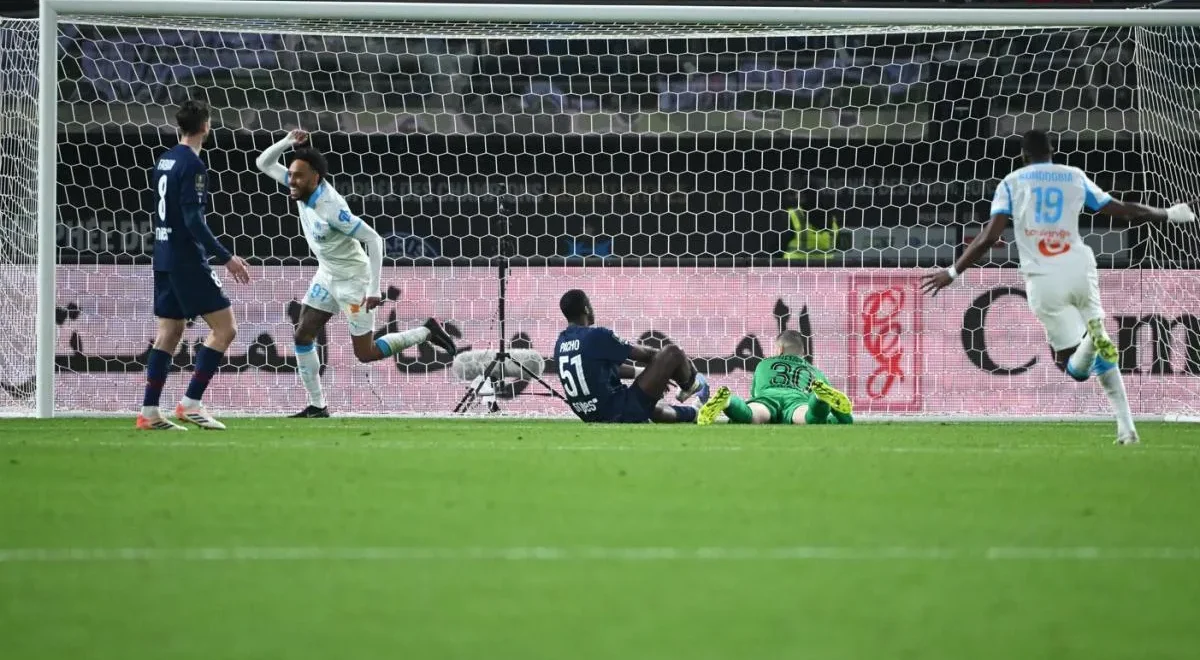 755e6.jpg Le but contre son camp de Willian Pacho lors du Trophée des champions entre le PSG et l'OM en vidéo