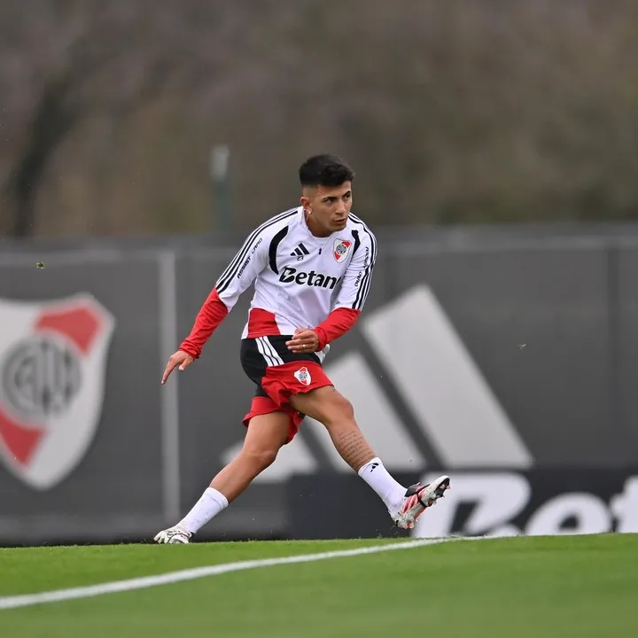 Thiago Almada en el Camp. Foto: prensa River