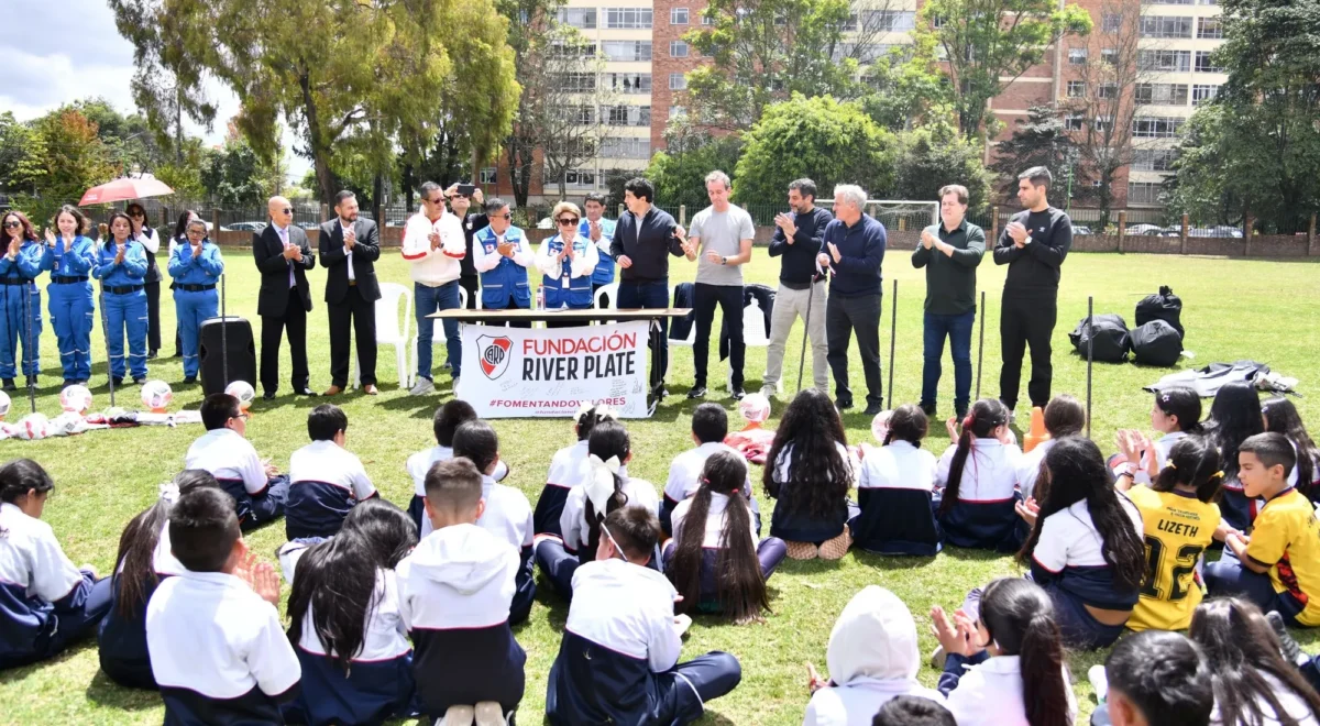 a-wc_RZGw_2000x1500__1.jpg El gesto solidario de River en Colombia antes de jugar frente a Santa Fe