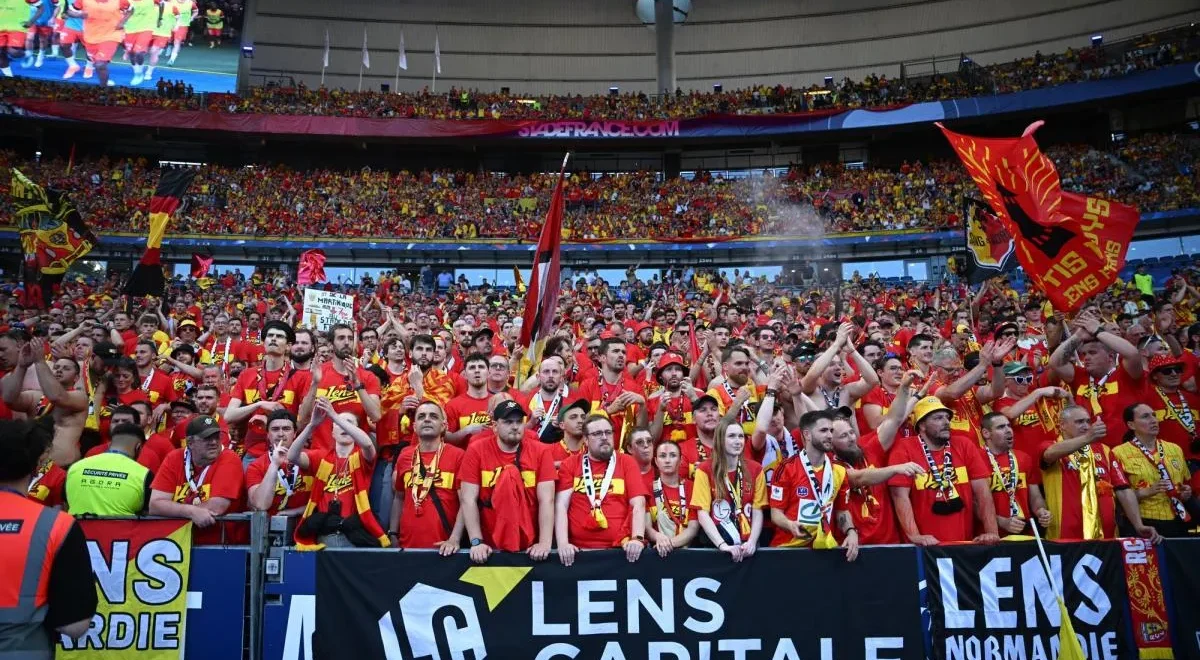 a41ce.jpg La foule dans les rues de Lens en attendant les vainqueurs de la Coupe de France : « Ça va être encore plus dingue qu'en 1998 »