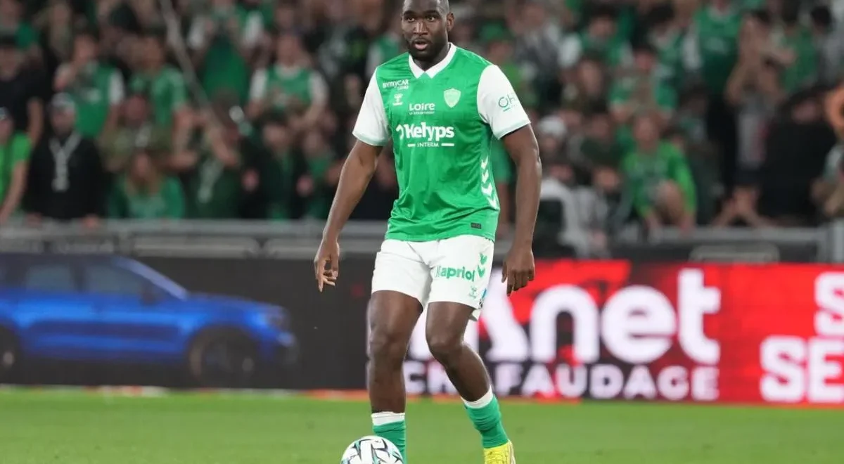 a7553.jpg Mercato : après plus de 10 ans à Saint-Étienne, son club formateur, Mickaël Nadé s'en va