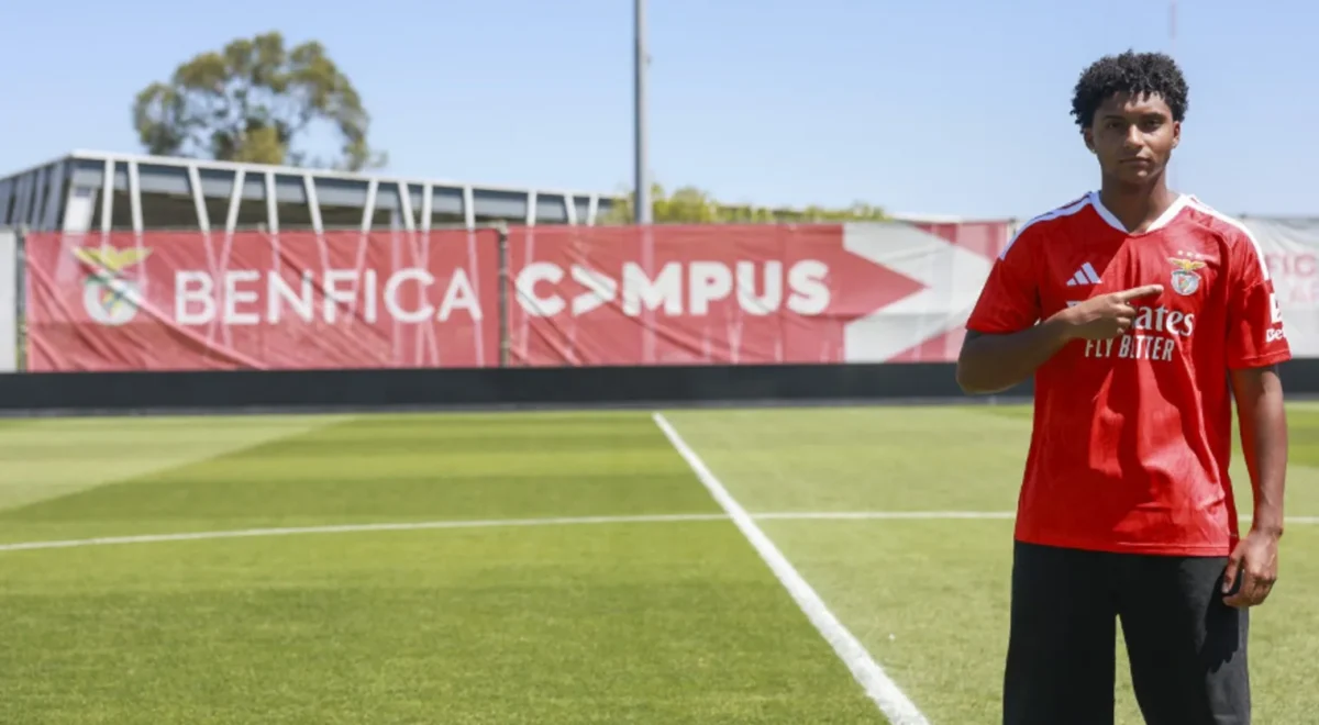 Anisse-Saidi-Benfica-1.jpg Benfica anuncia contratação de Anisse Saidi