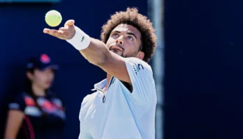 Arthur Fils atteint les huitièmes de finale à Montréal avec un bilan parfait