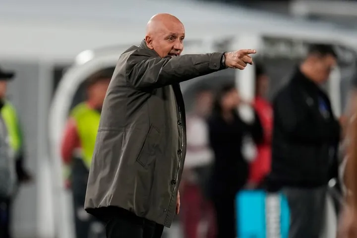 Pablo Repetto, DT de Independiente Santa Fe. (AP Photo/Fernando Vergara)